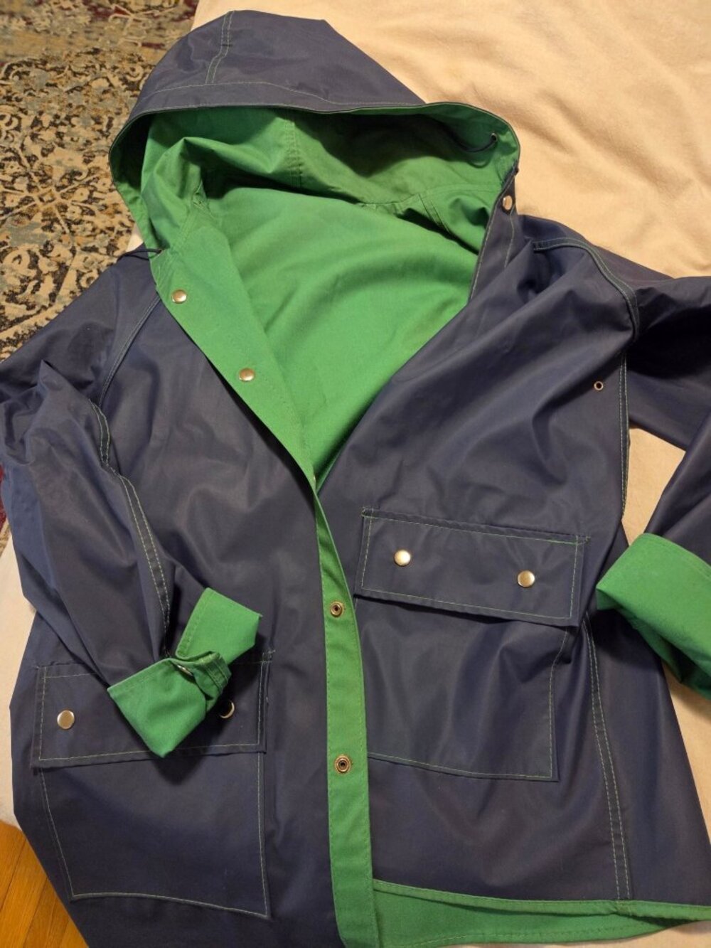 Womens VTG Hooded Vinyl Raincoat L Reversable Navy Canvas Green Snaps pockets - Picture 10 of 10